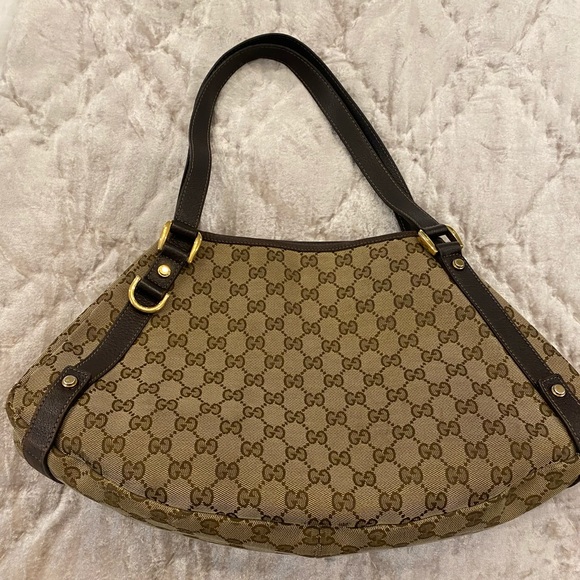 Gucci Vintage Abbey Shoulder Bag. Originally purchased from Gucci Toronto - Picture 3 of 12